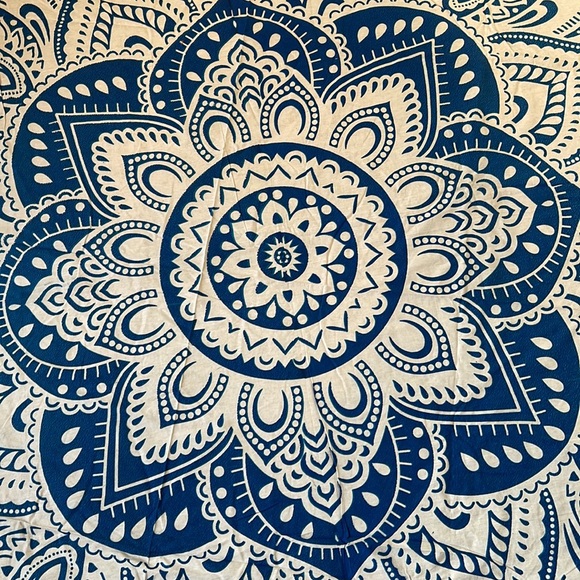 Gorgeous Lotus Tapestry - Picture 3 of 5